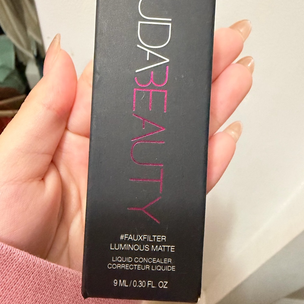 HUDA BEAUTY FauxFilter Luminous Matte Liquid Concealer - Black and Pink